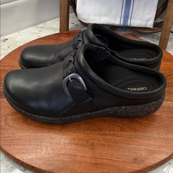 Aetrex Libby Orthopedic Clogs - Picture 6 of 8